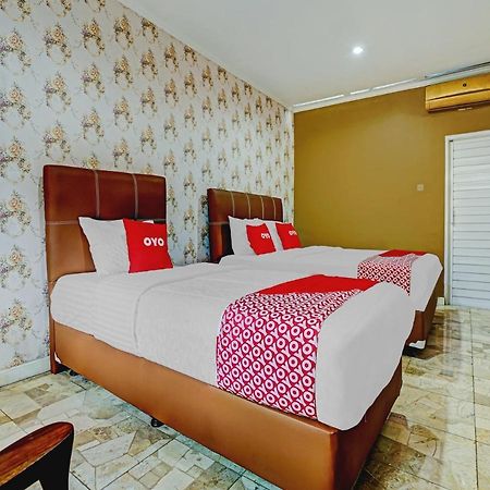 Oyo 90140 Nginep Yuuk Guest House チルボン エクステリア 写真