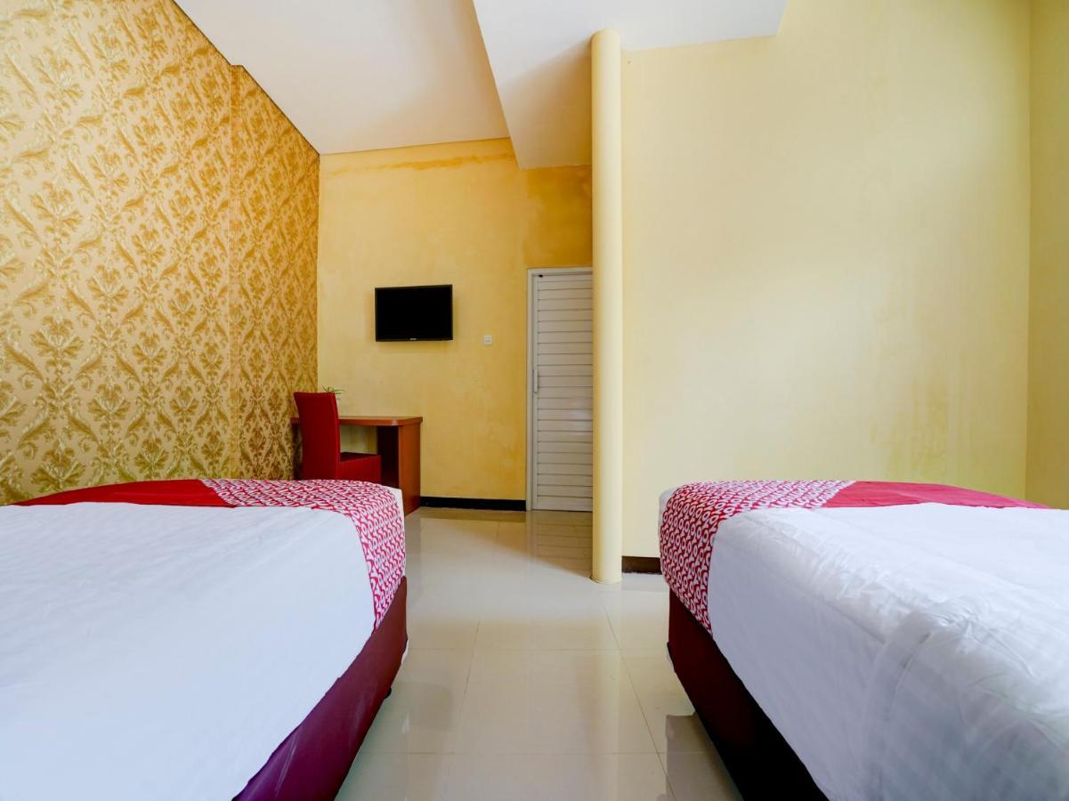 Oyo 90140 Nginep Yuuk Guest House チルボン エクステリア 写真