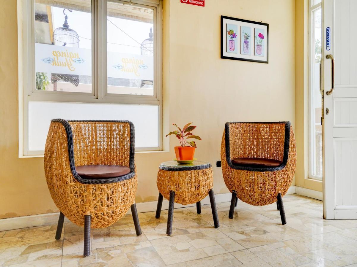 Oyo 90140 Nginep Yuuk Guest House チルボン エクステリア 写真