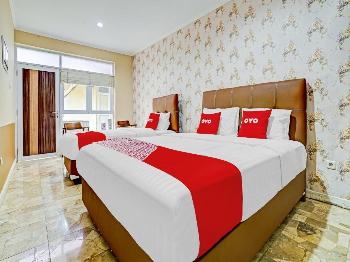 Oyo 90140 Nginep Yuuk Guest House チルボン エクステリア 写真
